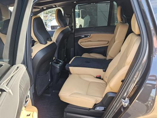 2023 Volvo XC90 B6 Ultimate 7-Seater