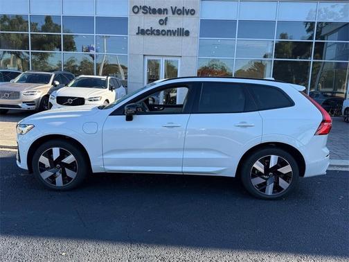 2025 Volvo XC60 Plug-In Hybrid T8 Plus