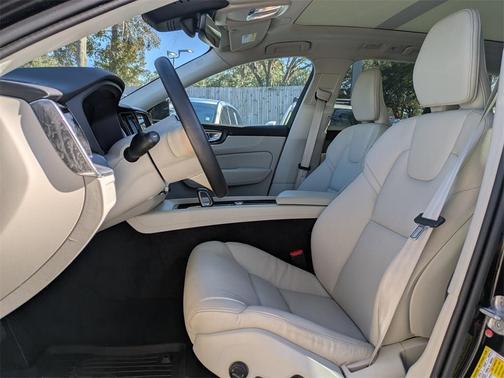 2024 Volvo XC60 B5 Core