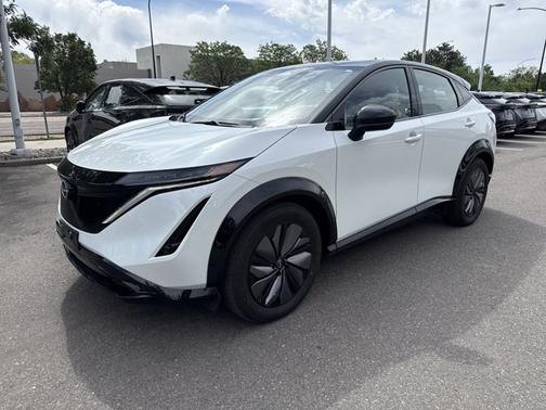 2t Wht Blk Roof 2024 Nissan ARIYA ENGAGE+