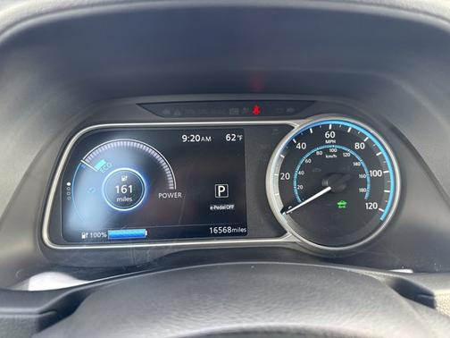 Glacier White 2024 Nissan Leaf S