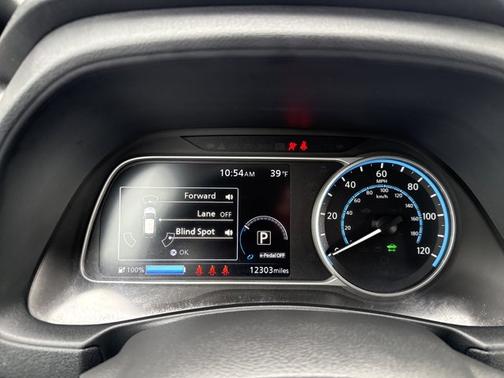 Brilliant Silver Metallic 2024 Nissan Leaf S