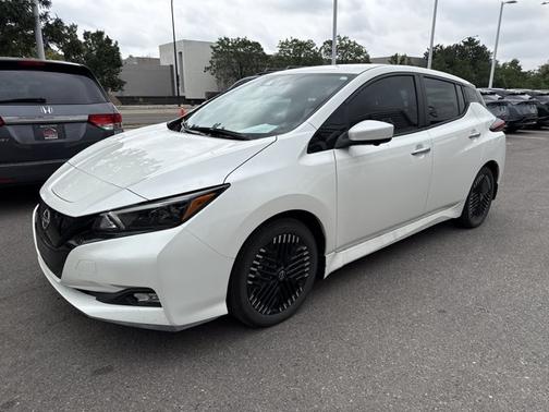 Pearl White Tri-Coat 2025 Nissan Leaf SV PLUS