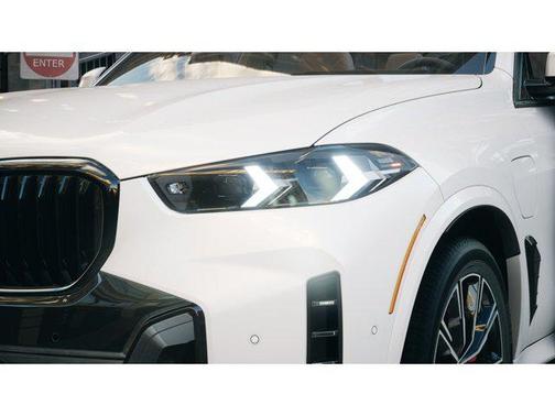 Mineral White Metallic 2026 BMW X5 PHEV xDrive50e