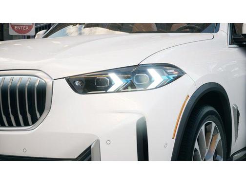 Mineral White Metallic 2026 BMW X5 xDrive40i