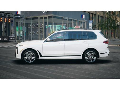 Mineral White Metallic 2026 BMW X7 xDrive40i