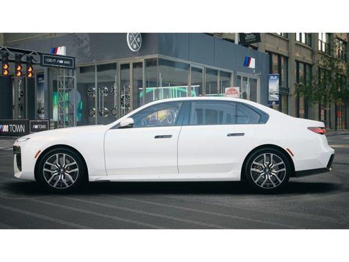 Mineral White Metallic 2026 BMW 760 xDrive