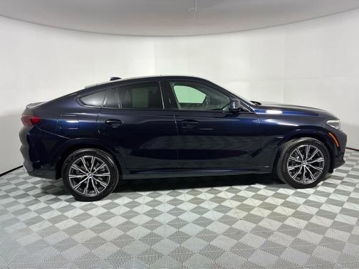 Carbon Black Metallic 2023 BMW X6 xDrive40i