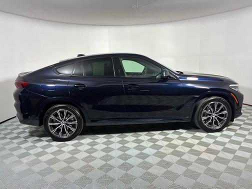 Carbon Black Metallic 2023 BMW X6 xDrive40i