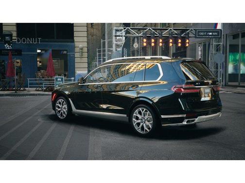 Black Sapphire Metallic 2027 BMW X7 xDrive40i