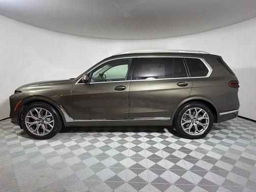 Manhattan Green Metallic 2024 BMW X7 xDrive40i