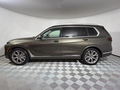 Manhattan Green Metallic 2024 BMW X7 xDrive40i