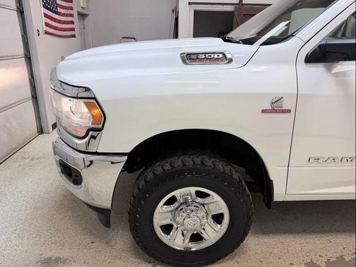 2022 RAM 2500 Tradesman Crew Cab 4x4 8' Box