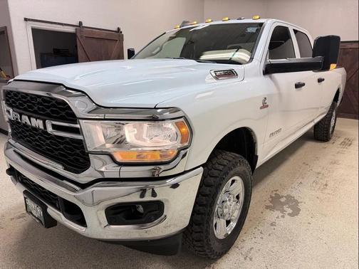 2022 RAM 2500 Tradesman Crew Cab 4x4 8' Box