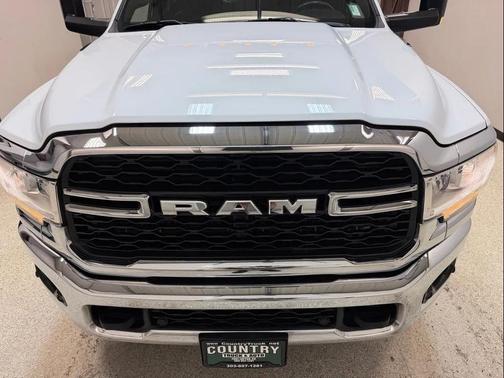 2022 RAM 2500 Tradesman Crew Cab 4x4 8' Box