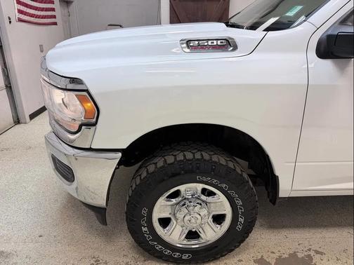 2023 RAM 2500 Tradesman Crew Cab 4x4 8' Box