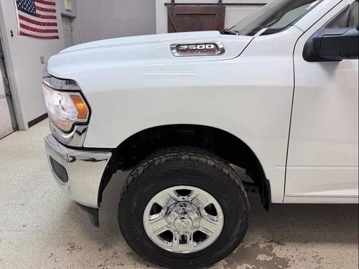 2023 RAM 2500 Tradesman Crew Cab 4x4 8' Box