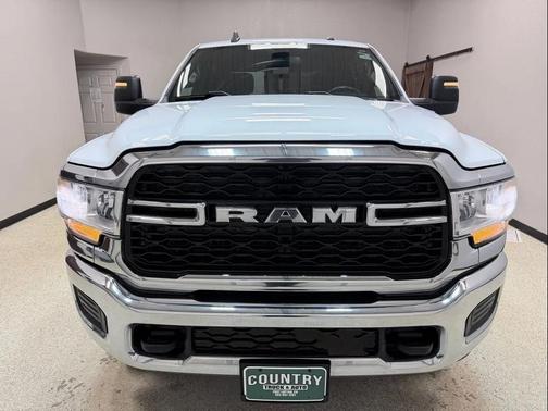 2023 RAM 2500 Tradesman Crew Cab 4x4 8' Box