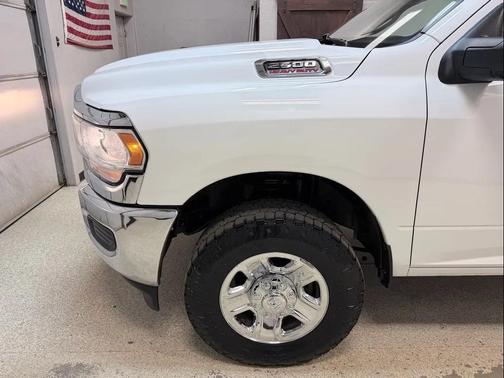 2023 RAM 2500 Tradesman Crew Cab 4x4 8' Box