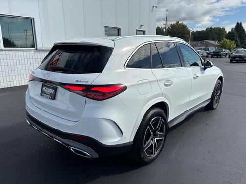 2025 Mercedes-Benz GLC 350e Base
