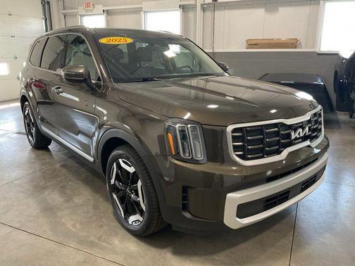 Dark Moss 2025 Kia Telluride S