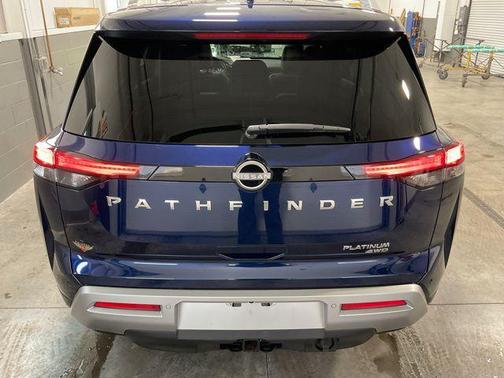 2022 Nissan Pathfinder Platinum 4WD