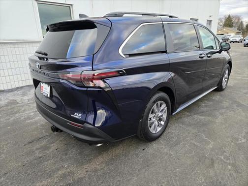 2023 Toyota Sienna XLE 7 Passenger