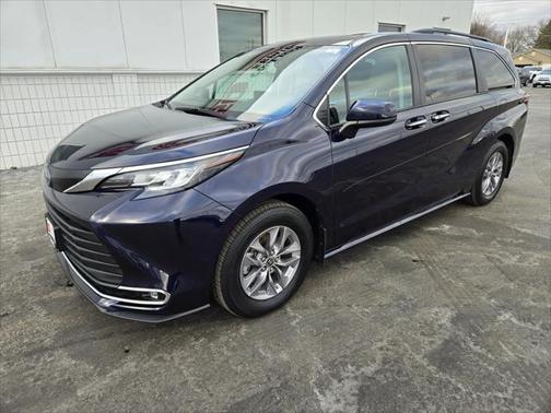 2023 Toyota Sienna XLE 7 Passenger