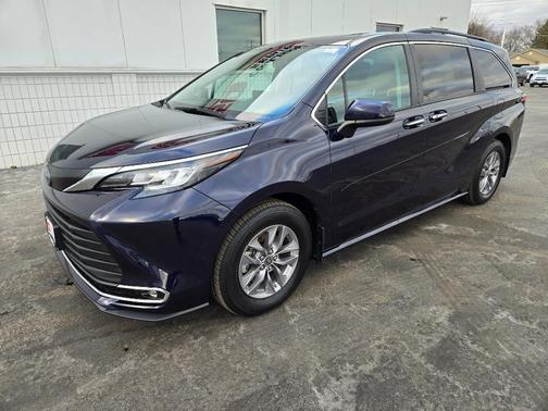 2023 Toyota Sienna XLE