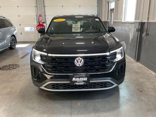 2025 Volkswagen Atlas Cross Sport 2.0T SE w/Technology 4MOTION