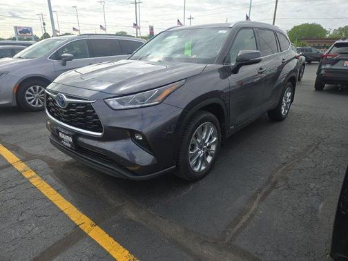 Magnetic Gray Metallic 2022 Toyota Highlander Hybrid Limited