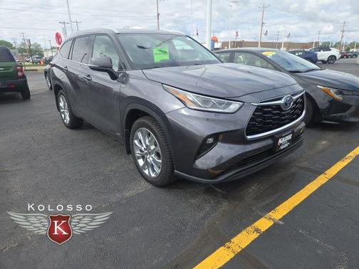 Magnetic Gray Metallic 2022 Toyota Highlander Hybrid Limited