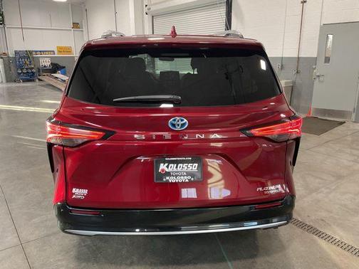 2021 Toyota Sienna Platinum 7 Passenger