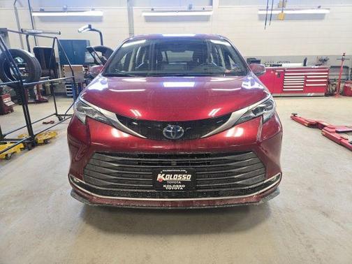 2021 Toyota Sienna Platinum 7 Passenger