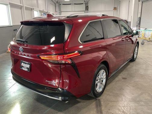 2021 Toyota Sienna Platinum 7 Passenger