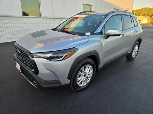 2024 Toyota Corolla Cross LE