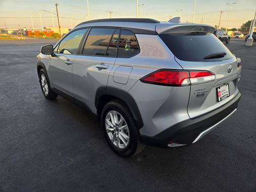 2024 Toyota Corolla Cross LE