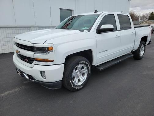 Photo 2 of 20 of 2018 Chevrolet Silverado 1500 LT