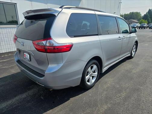 2020 Toyota Sienna LE