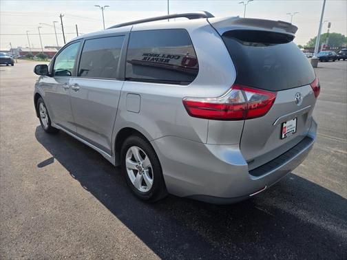 2020 Toyota Sienna LE