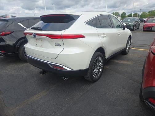 Blizzard Pearl 2022 Toyota Venza XLE