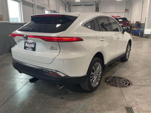 Blizzard Pearl 2022 Toyota Venza XLE