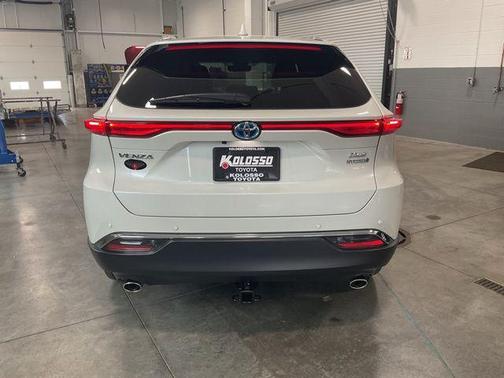 Blizzard Pearl 2022 Toyota Venza XLE