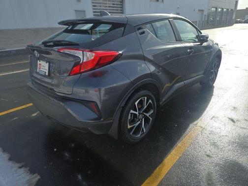 2022 Toyota C-HR XLE
