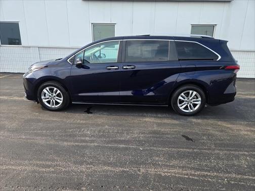 2023 Toyota Sienna Limited 7-Passenger