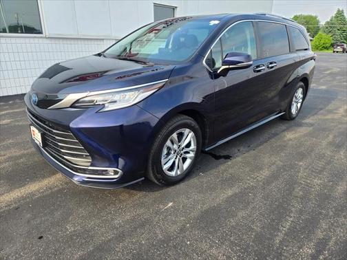 2023 Toyota Sienna Limited 7-Passenger