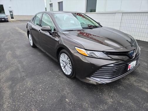 2020 Toyota Camry Hybrid XLE