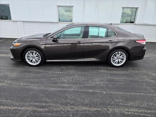 2020 Toyota Camry Hybrid XLE