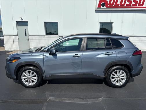 2024 Toyota Corolla Cross LE