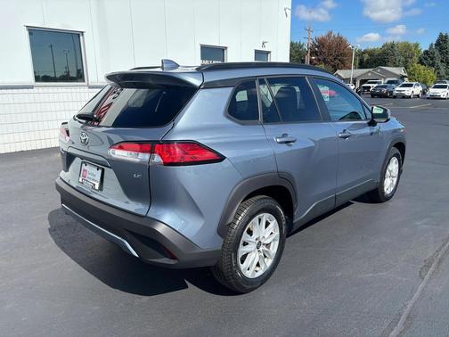2024 Toyota Corolla Cross LE